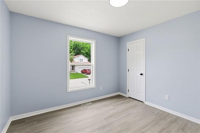 1130 SW Eastman Court, Blue Springs, MO 64015