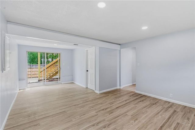 1130 SW Eastman Court, Blue Springs, MO 64015