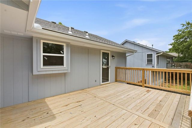 1130 SW Eastman Court, Blue Springs, MO 64015