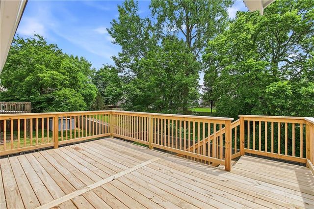 1130 SW Eastman Court, Blue Springs, MO 64015