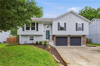 1130 SW Eastman Court, Blue Springs, MO 64015
