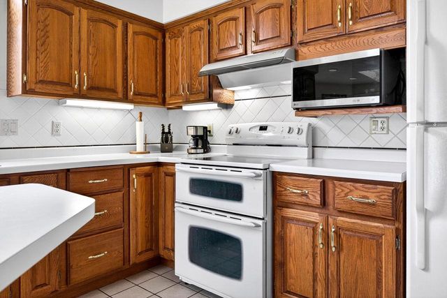 1305 ORCHARD COURT, Neenah, WI 54956