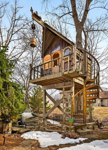 1305 ORCHARD COURT, Neenah, WI 54956