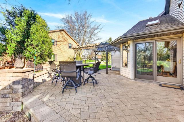 1305 ORCHARD COURT, Neenah, WI 54956