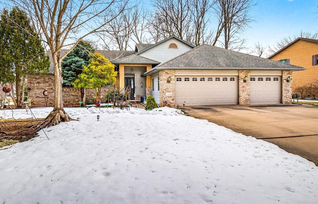 1305 ORCHARD COURT, Neenah, WI 54956