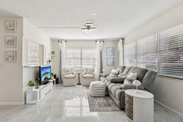 125 Oakridge J 125, Deerfield Beach, FL 33442