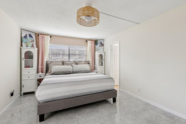 125 Oakridge J 125, Deerfield Beach, FL 33442
