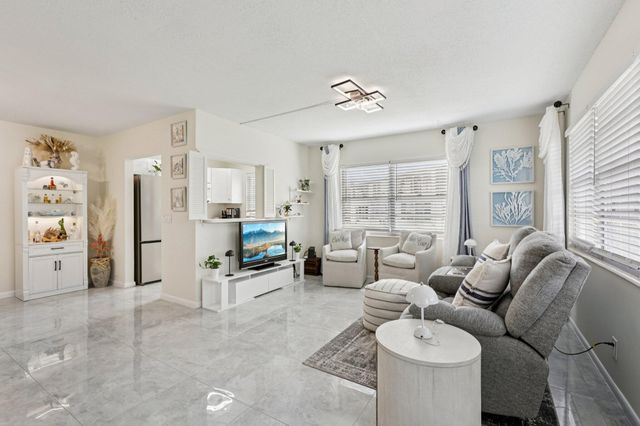 125 Oakridge J 125, Deerfield Beach, FL 33442