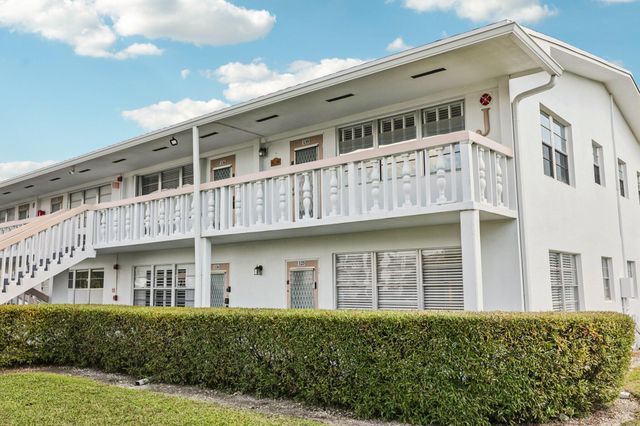 125 Oakridge J 125, Deerfield Beach, FL 33442