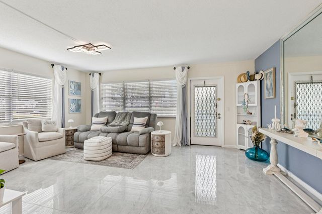 125 Oakridge J 125, Deerfield Beach, FL 33442
