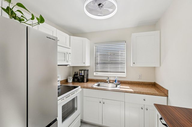 125 Oakridge J 125, Deerfield Beach, FL 33442