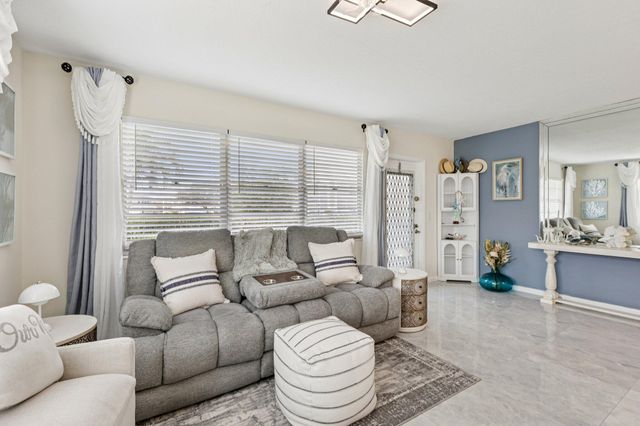 125 Oakridge J 125, Deerfield Beach, FL 33442