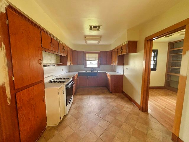 201 North Oak Street, Lockport, LA 70374