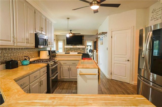 814 General Pickett DR, Suffolk, VA 23434