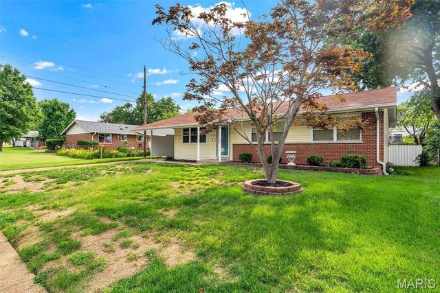 1525 Pepperhill Drive, Florissant, MO 63033