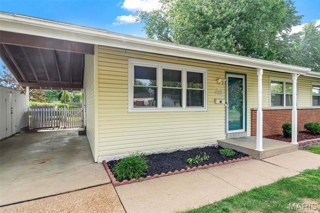 1525 Pepperhill Drive, Florissant, MO 63033