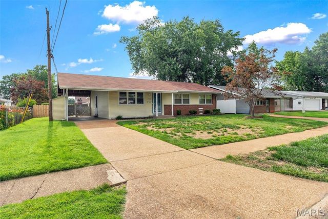 1525 Pepperhill Drive, Florissant, MO 63033