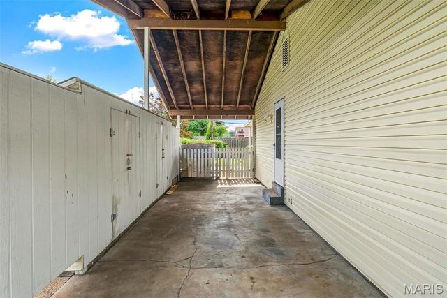 1525 Pepperhill Drive, Florissant, MO 63033