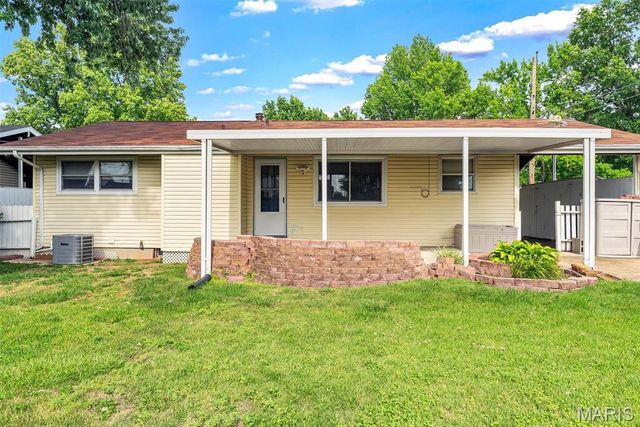1525 Pepperhill Drive, Florissant, MO 63033