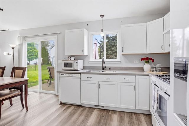 625 Fairview Lane, South Elgin, IL 60177