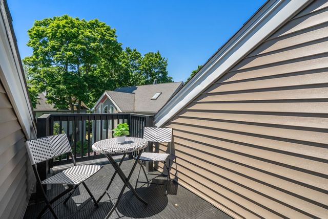 52 Lewis Ave 52, Arlington, MA 02474