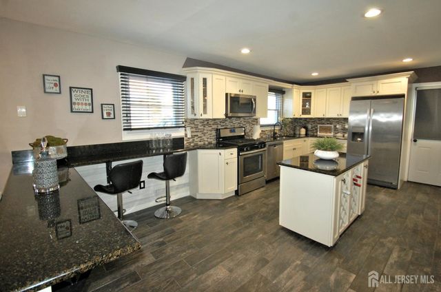 18 Pinetree Drive, Parlin, NJ 08859