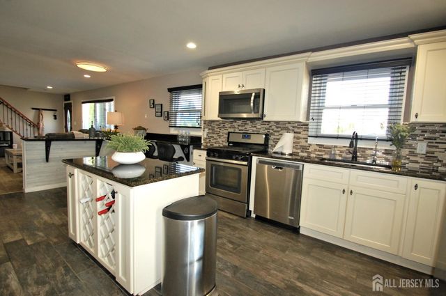 18 Pinetree Drive, Parlin, NJ 08859