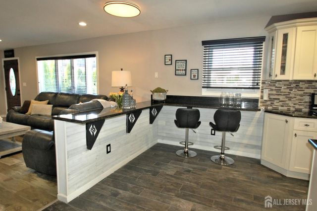 18 Pinetree Drive, Parlin, NJ 08859