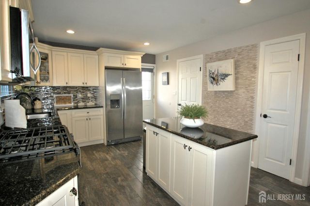 18 Pinetree Drive, Parlin, NJ 08859