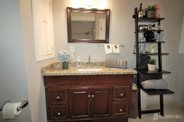 18 Pinetree Drive, Parlin, NJ 08859