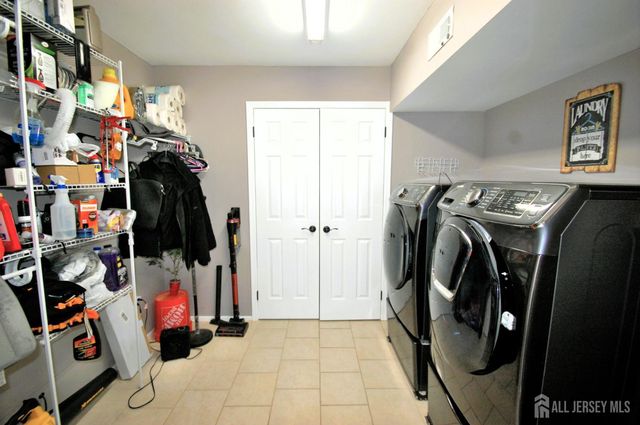 18 Pinetree Drive, Parlin, NJ 08859