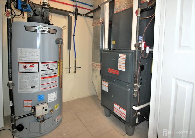 18 Pinetree Drive, Parlin, NJ 08859