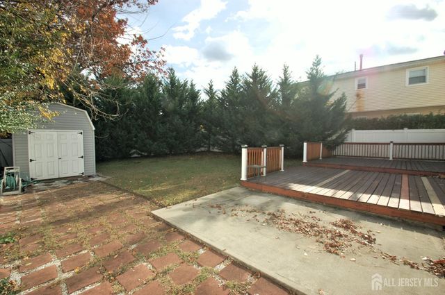 18 Pinetree Drive, Parlin, NJ 08859