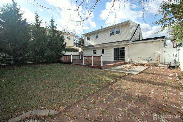 18 Pinetree Drive, Parlin, NJ 08859