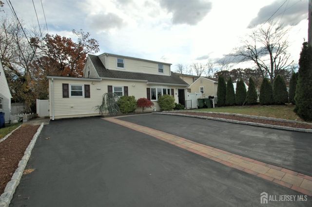 18 Pinetree Drive, Parlin, NJ 08859