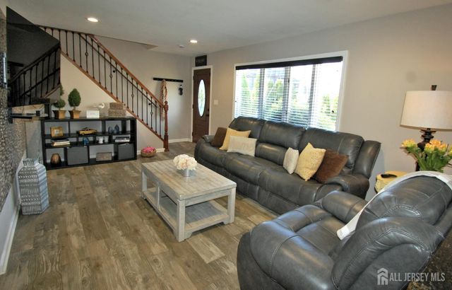 18 Pinetree Drive, Parlin, NJ 08859