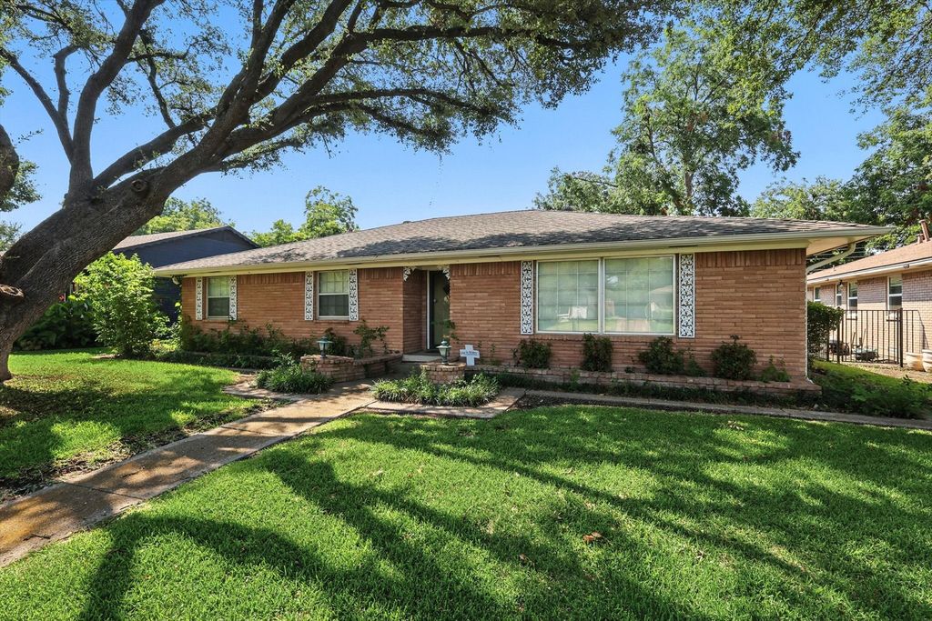 8454 Swift Avenue, Dallas, TX 75228