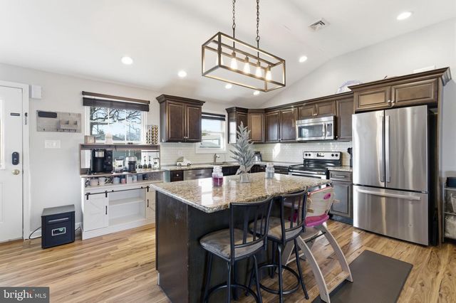 62 OLD BROOK RD, Levittown, PA 19057