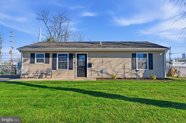62 OLD BROOK RD, Levittown, PA 19057