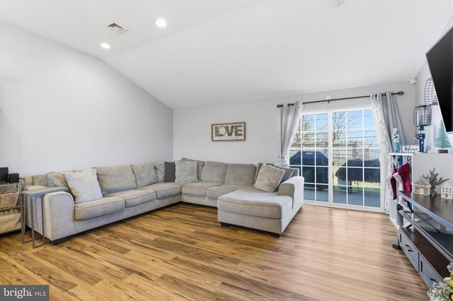 62 OLD BROOK RD, Levittown, PA 19057