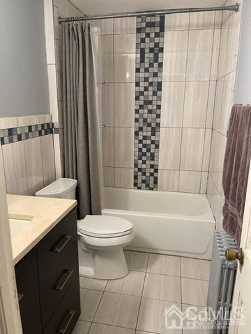 291 Grove Street, Woodbridge Proper, NJ 07095