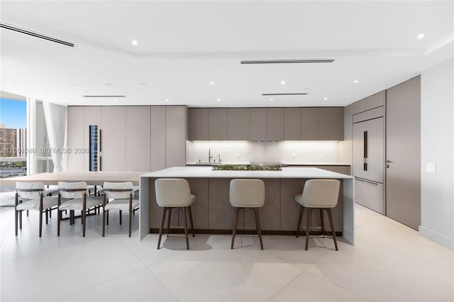 21050 Point Place 902, Aventura, FL 33180