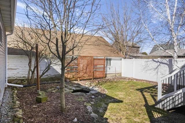 9 N Grand Avenue, Deerfield, WI 53531