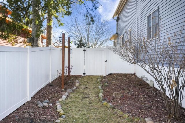 9 N Grand Avenue, Deerfield, WI 53531