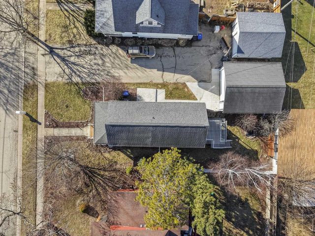 9 N Grand Avenue, Deerfield, WI 53531