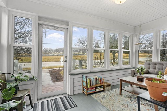 9 N Grand Avenue, Deerfield, WI 53531