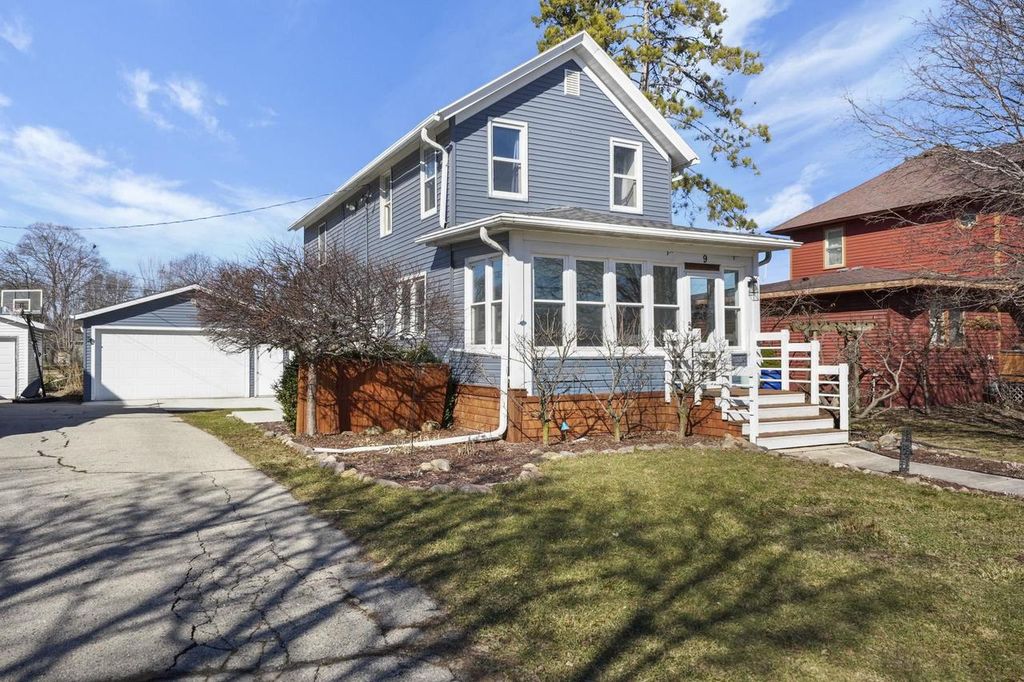 9 N Grand Avenue, Deerfield, WI 53531