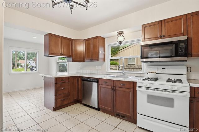 22796 Watt Drive, Farmington Hills, MI 48336