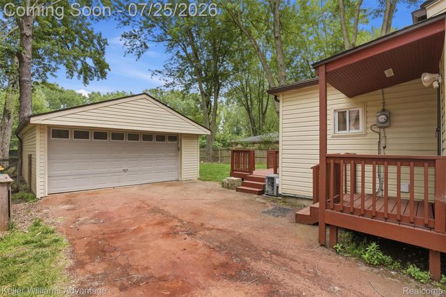 22796 Watt Drive, Farmington Hills, MI 48336