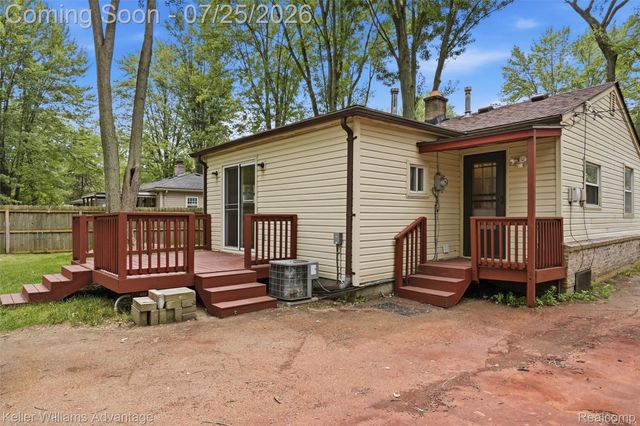 22796 Watt Drive, Farmington Hills, MI 48336